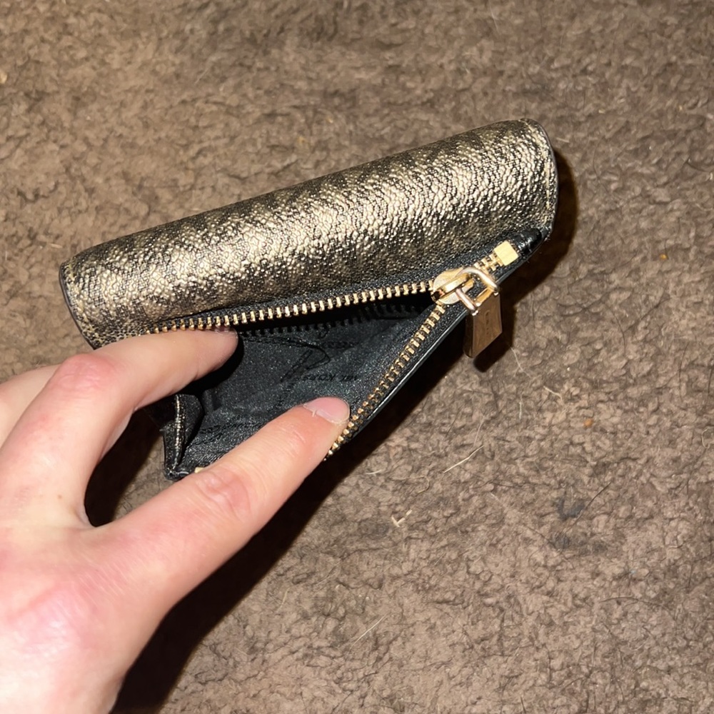 Michale Kors Wallet! - Picture 3 of 4